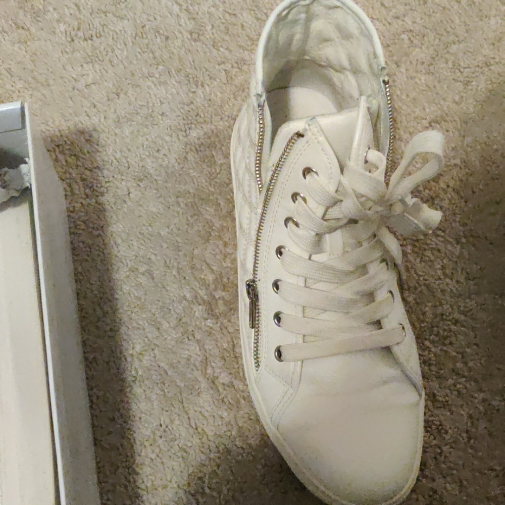 Shoes - Picture 3 of 4